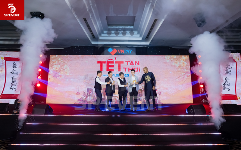 tổ chức tiệc cuối năm