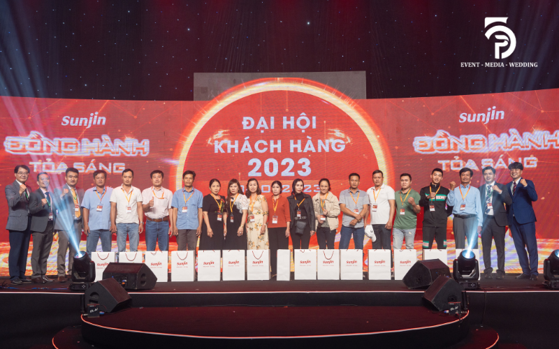  BIẾN KHÁCH MỜI THÀNH NGƯỜI LAN TỎA – CHIẾN LƯỢC VIRAL HIỆU QUẢ TỪ SỰ KIỆN HỘI NGHỊ